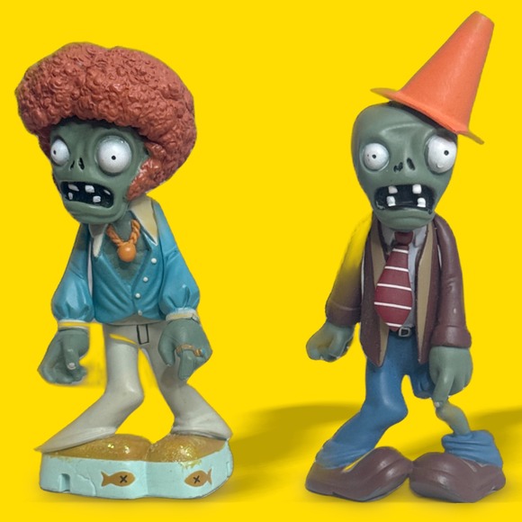 RARE Plants vs Zombies Disco Zombie & Conehead Game of the Year Toy Collectibles - Picture 1 of 3